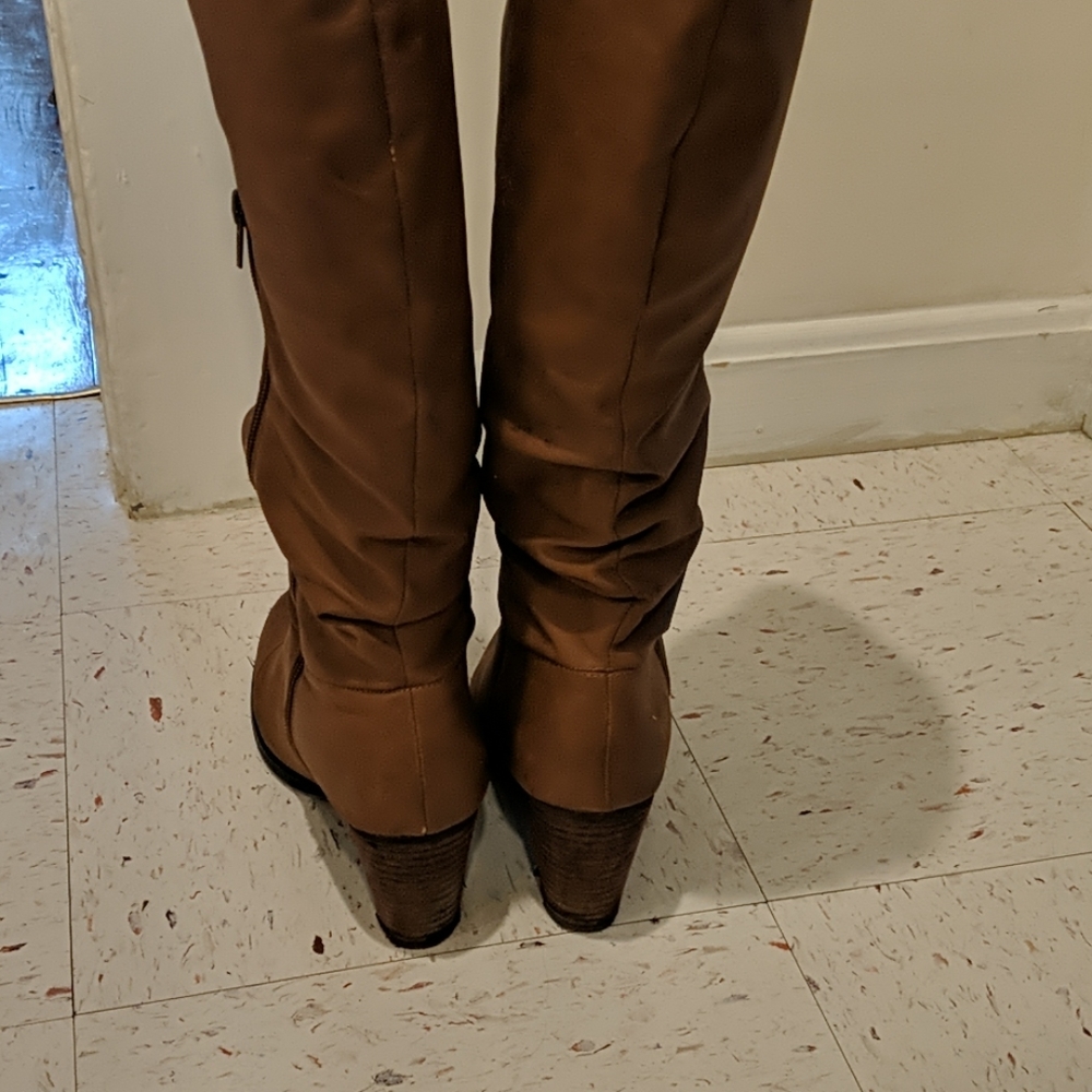 Boots - Picture 4 of 6